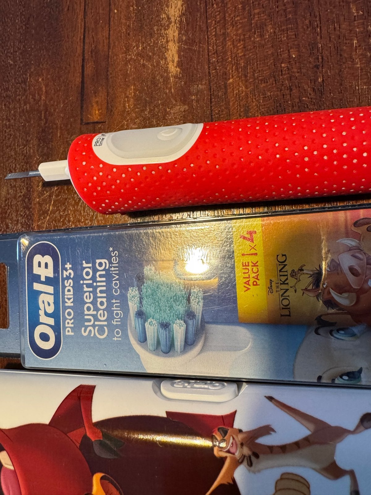 Oral B elektrische tandenborstel + oplader + 4 opzetborstels, Ophalen, Gebruikt, Mondverzorging