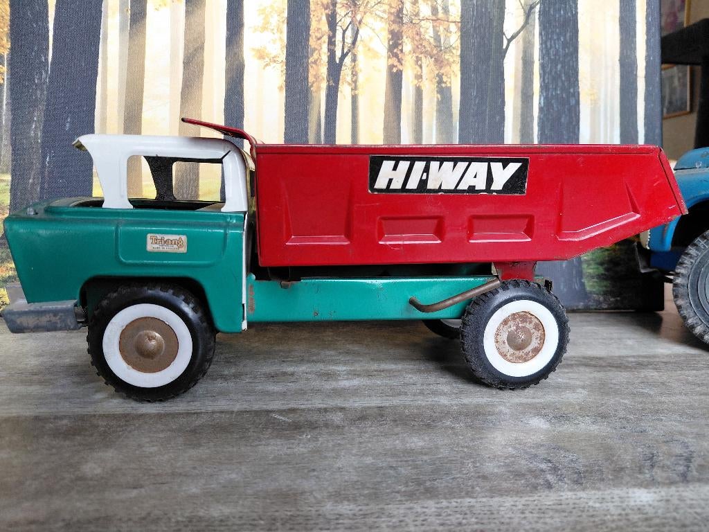 TRI-ANG. TRIANG. VINTAGE TIPPER TRUCK. DUMPER LORRY. METAL., Ophalen of Verzenden, Gebruikt, Bus of Vrachtwagen