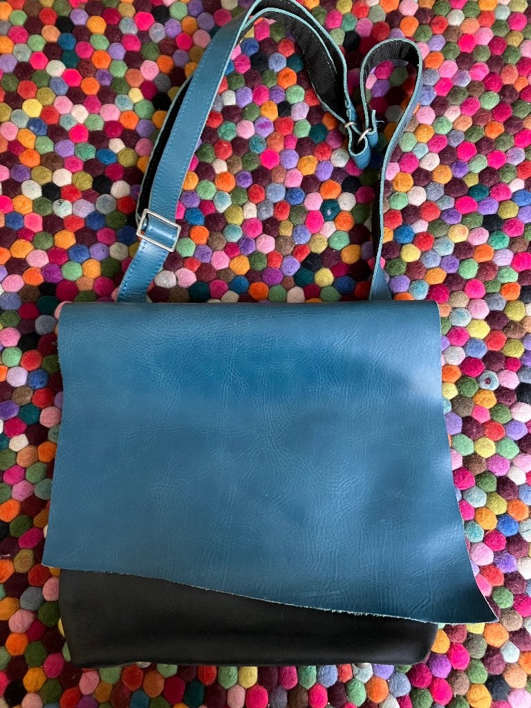 Toos Tassen | Schoudertas Werktas | blauw, grijs | leer, Ophalen of Verzenden, Zo goed als nieuw, Blauw, Overige typen