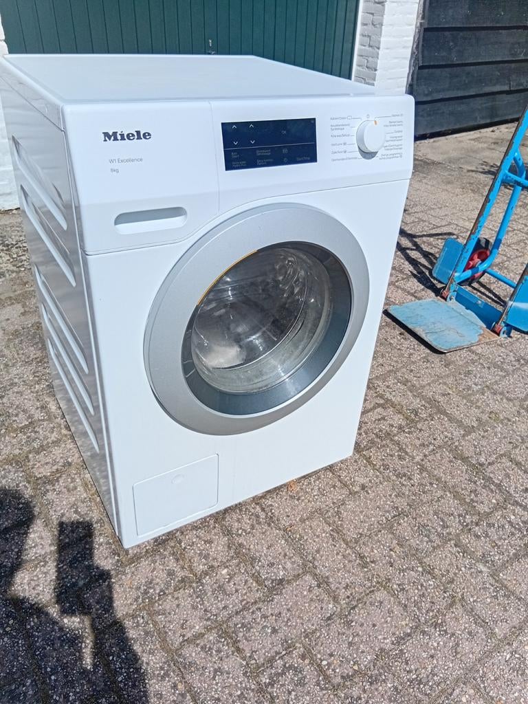 Jonge nette Miele W1 Excellence wasmachine met 1600 toeren, Ophalen, Minder dan 85 cm, 8 tot 10 kg, Voorlader