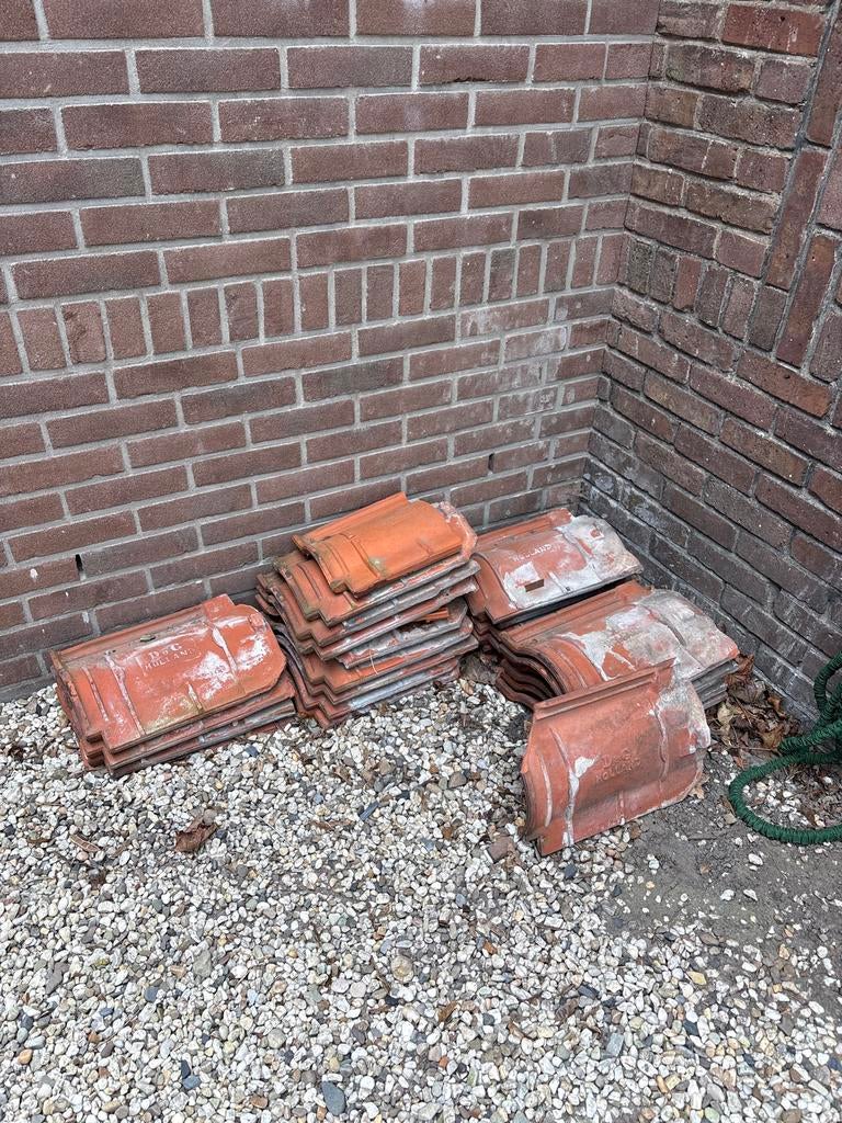 Gratis dakpannen - Diverse partij beschikbaar tot 18 mei, Ophalen, Gebruikt, Steen of Klei, Minder dan 5 m²