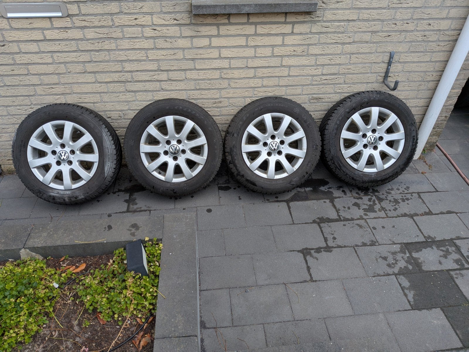 Goodyear Vector 4Seasons 185/60R15 88H op VW velgen, Ophalen, Gebruikt, 15 inch, Banden en Velgen