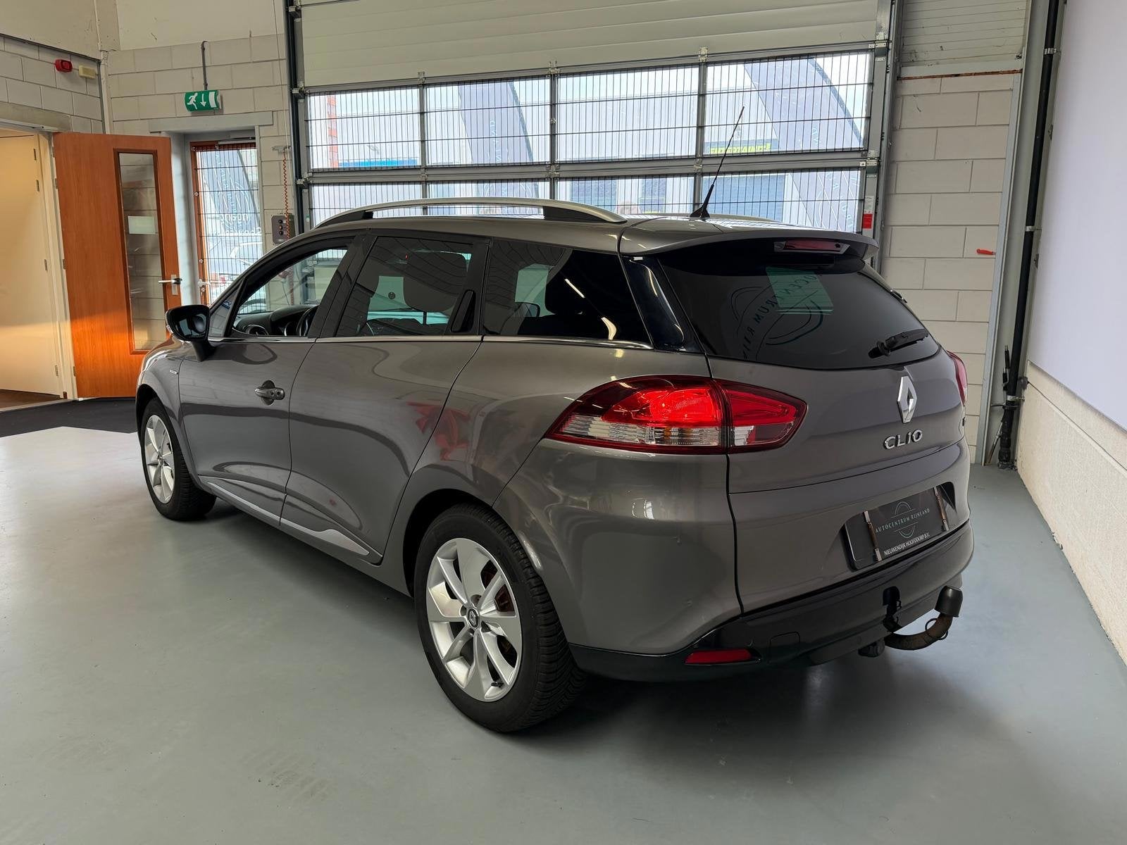 Renault Clio Estate 0.9 TCe Iconic Camera, Leer, Navi, Stoel, Auto's, Gebruikt, 580 kg, 1064 kg, 49 €/maand