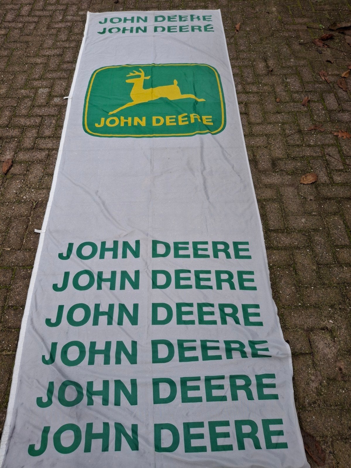 John Deere spandoek / vlag, afmeting br.120cm, h 350 cm, Verzamelen, Ophalen, Reclamebord