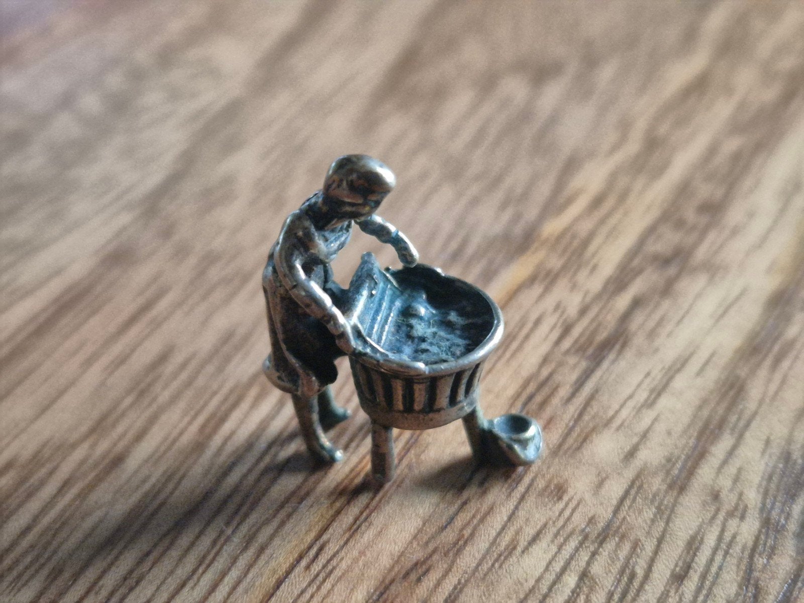 zilveren vrouwje met wastobbe, Ophalen of Verzenden