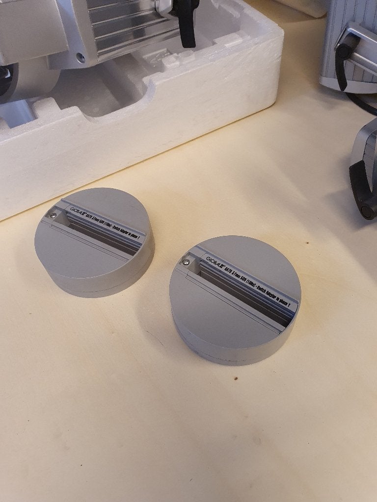 4 stuks Spots , 3 fase rails spots, + losse houders, Huis en Inrichting, Lampen | Spots, Ophalen, Zo goed als nieuw, Plafondspot of Wandspot