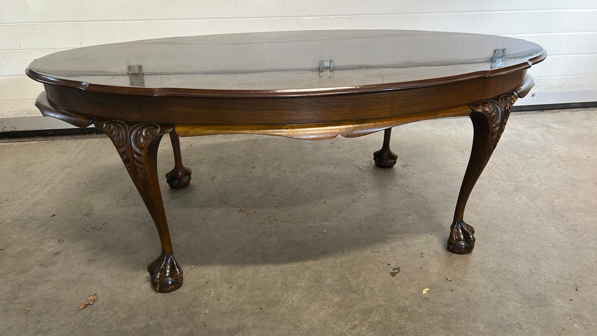 Salontafel. Chippendale stijl. Ovaal met klauw en bal poten., Antiek en Kunst, Antiek | Meubels | Tafels, Ophalen