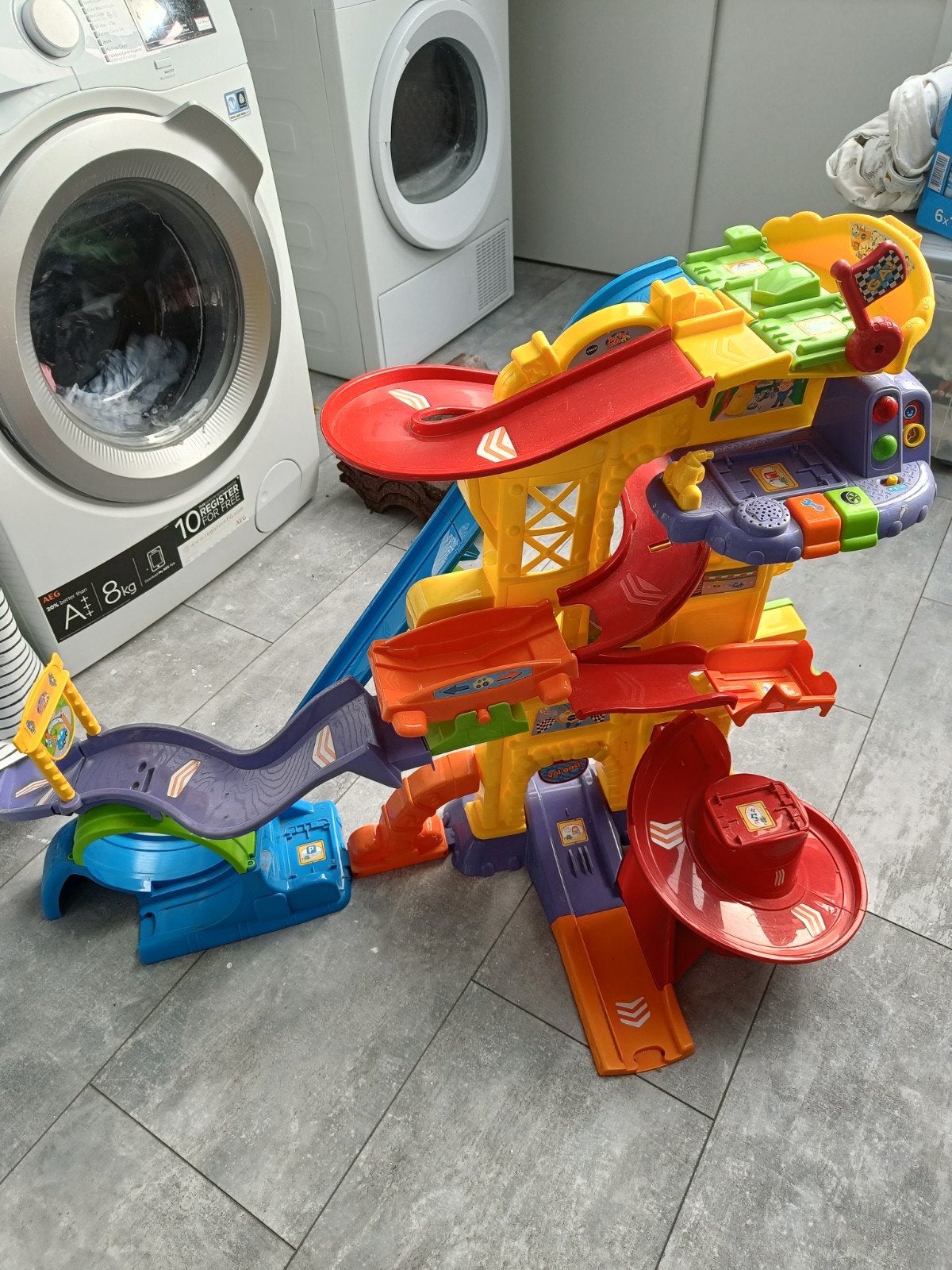 vtech toet toet racebaan met autootjes en stukken baan, Ophalen, Gebruikt, 6 maanden tot 2 jaar