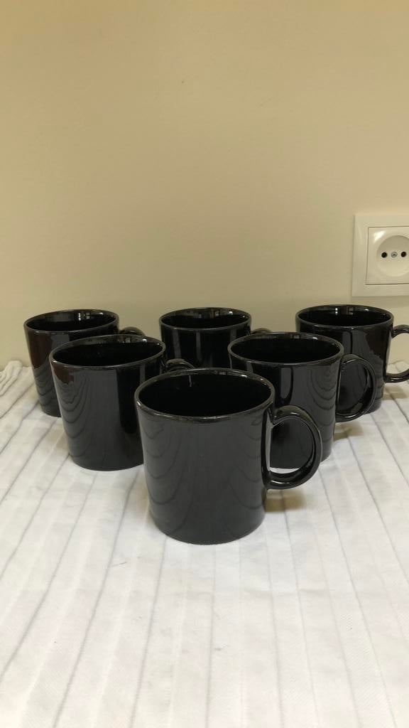 6 zwarte bekers Teema van Iittala Arabia Finland, Huis en Inrichting, Keuken | Servies, Ophalen of Verzenden, Zo goed als nieuw
