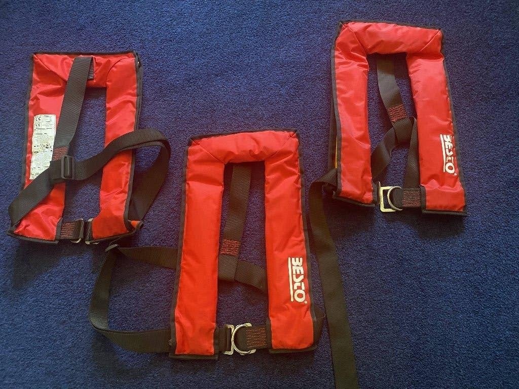 Besto rode reddingsvesten (3 stuks), Watersport en Boten, Watersportkleding, Ophalen, Besto, Zo goed als nieuw, Dame of Heer