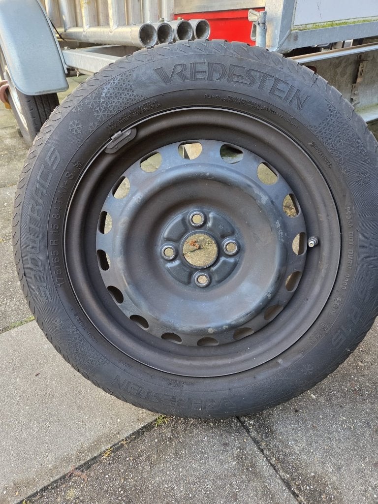banden op velg voor Toyota Yaris, Auto-onderdelen, Banden en Velgen, Ophalen, Gebruikt, 15 inch, 175 mm