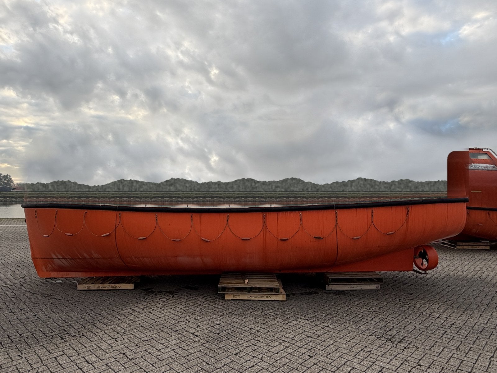 8 stuks reddingssloepen 7,x2,8 en 8,5x3 mtr incl dieselmotor, Watersport en Boten, Binnenboordmotor, Diesel, Zo goed als nieuw