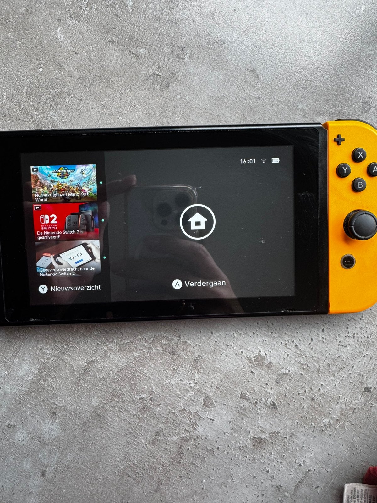 Nintendo switch met bier extra controller, Spelcomputers en Games, Spelcomputers | Nintendo Switch, Ophalen, Gebruikt, Met 3 controllers of meer