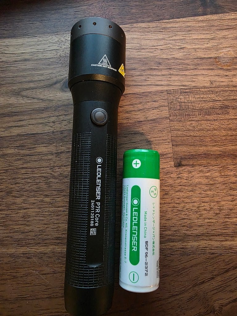 Ledlenser P7R Core, Ophalen of Verzenden, Zo goed als nieuw, Batterij