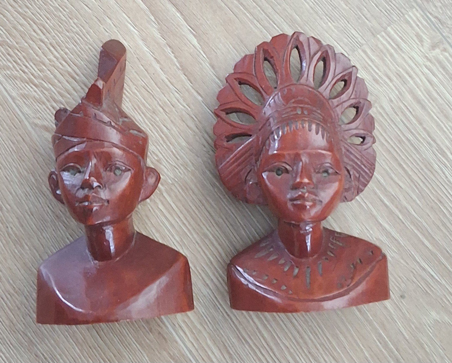 Set van 2 houten bustes Indonesisch bruidspaar, Ophalen