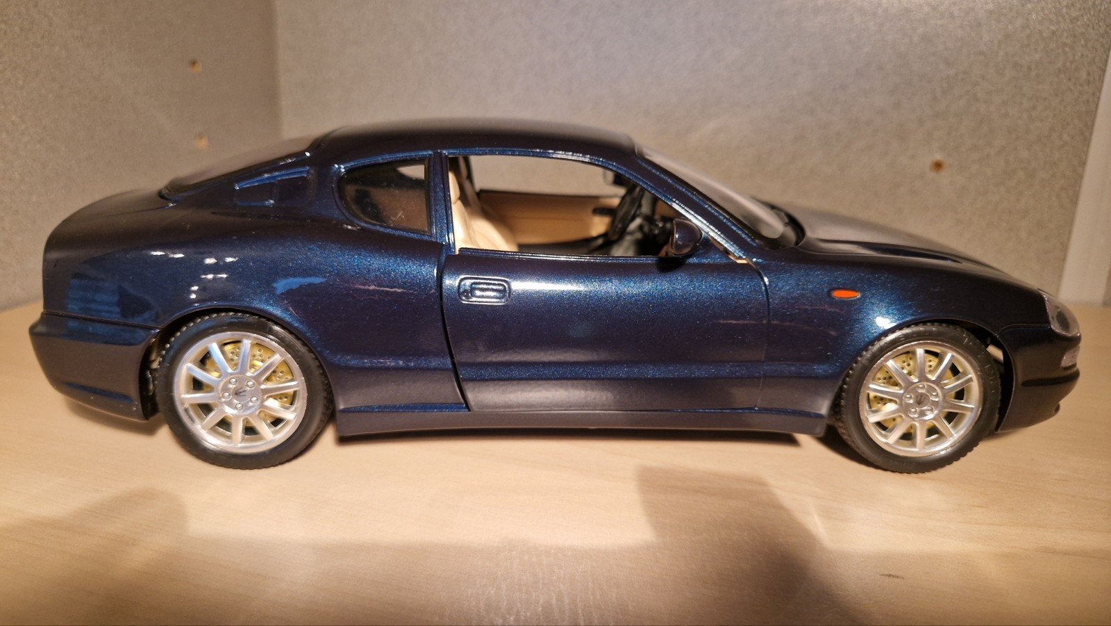 Maserati 3200 GT modelauto - Gedetailleerd schaalmodel, Ophalen of Verzenden, Zo goed als nieuw, Overige typen