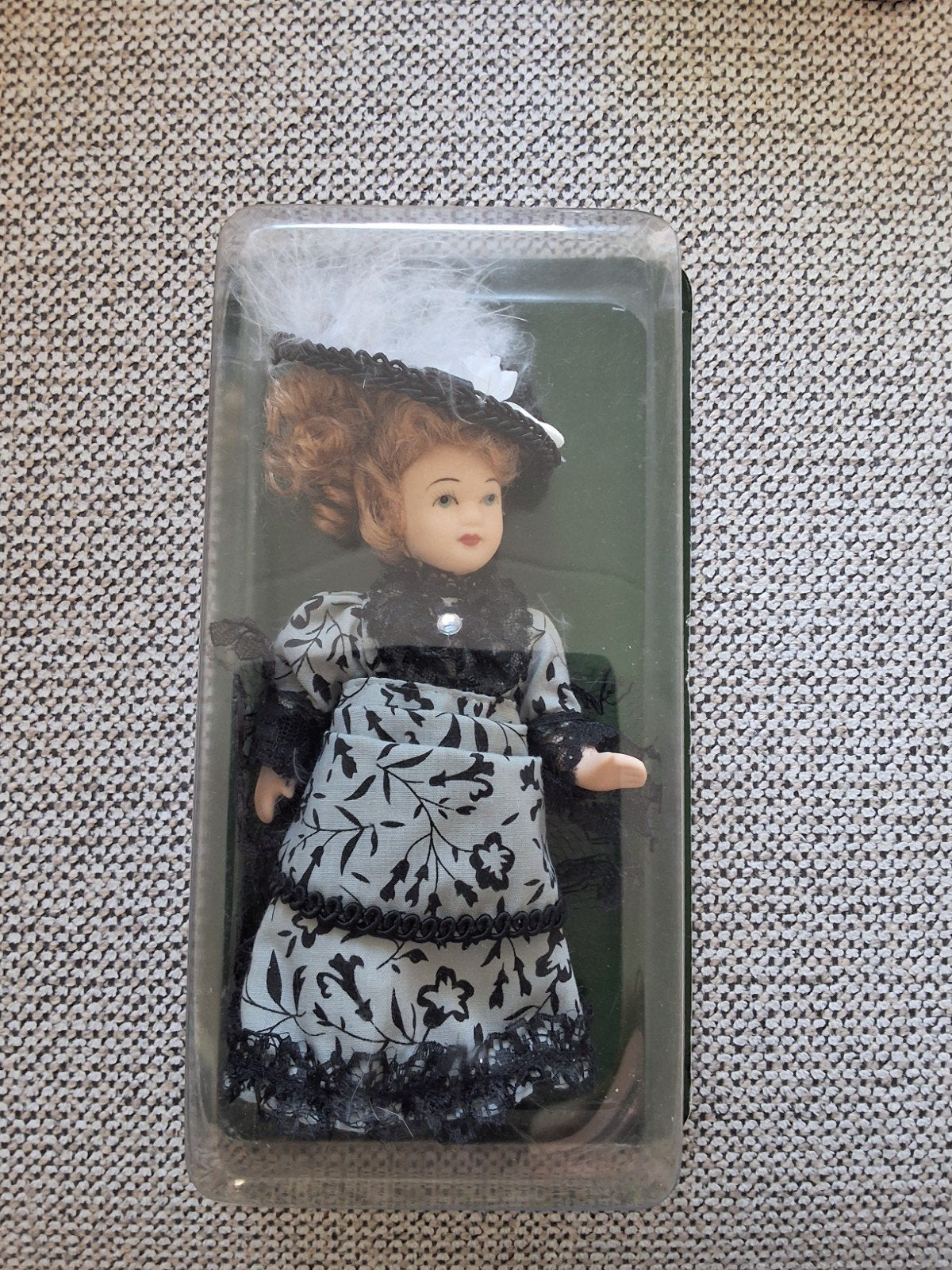 2 Nieuwe Porseleinen Poppen in Verpakking - Vintage Stijl, Antiek en Kunst, Antiek | Porselein, Ophalen
