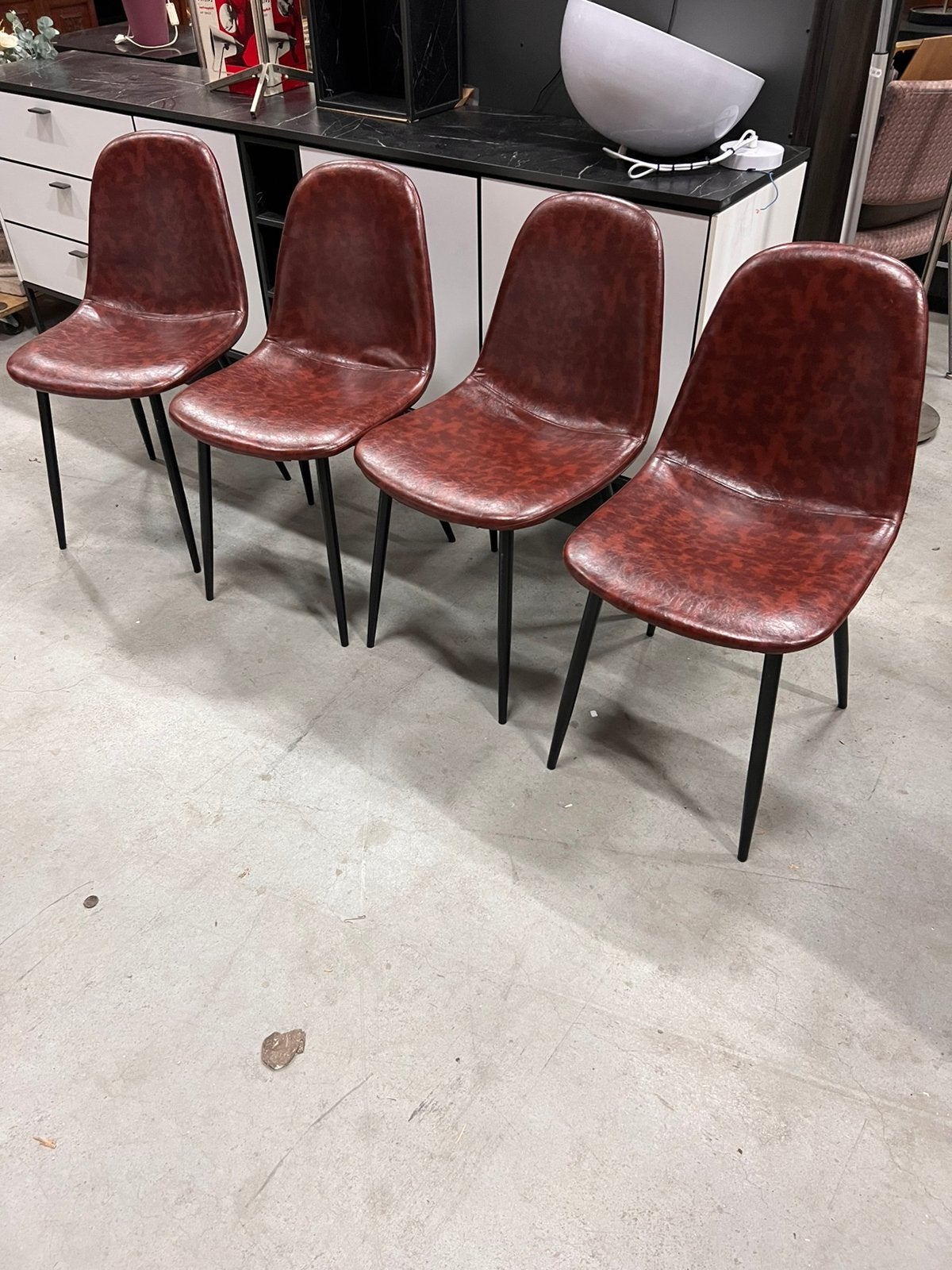 Set van 4 moderne eetkamerstoelen – Lederlook (Z.g.a.n.), Kunststof, Bruin, Nieuw, Vier