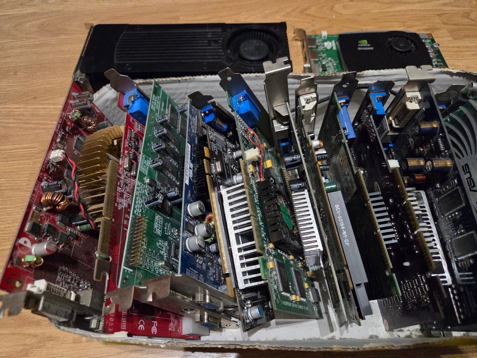 17x Oude AGP en PCI videokaarten - Diverse modellen, Computers en Software, Gebruikt, Overige soorten, Ophalen of Verzenden, DVI