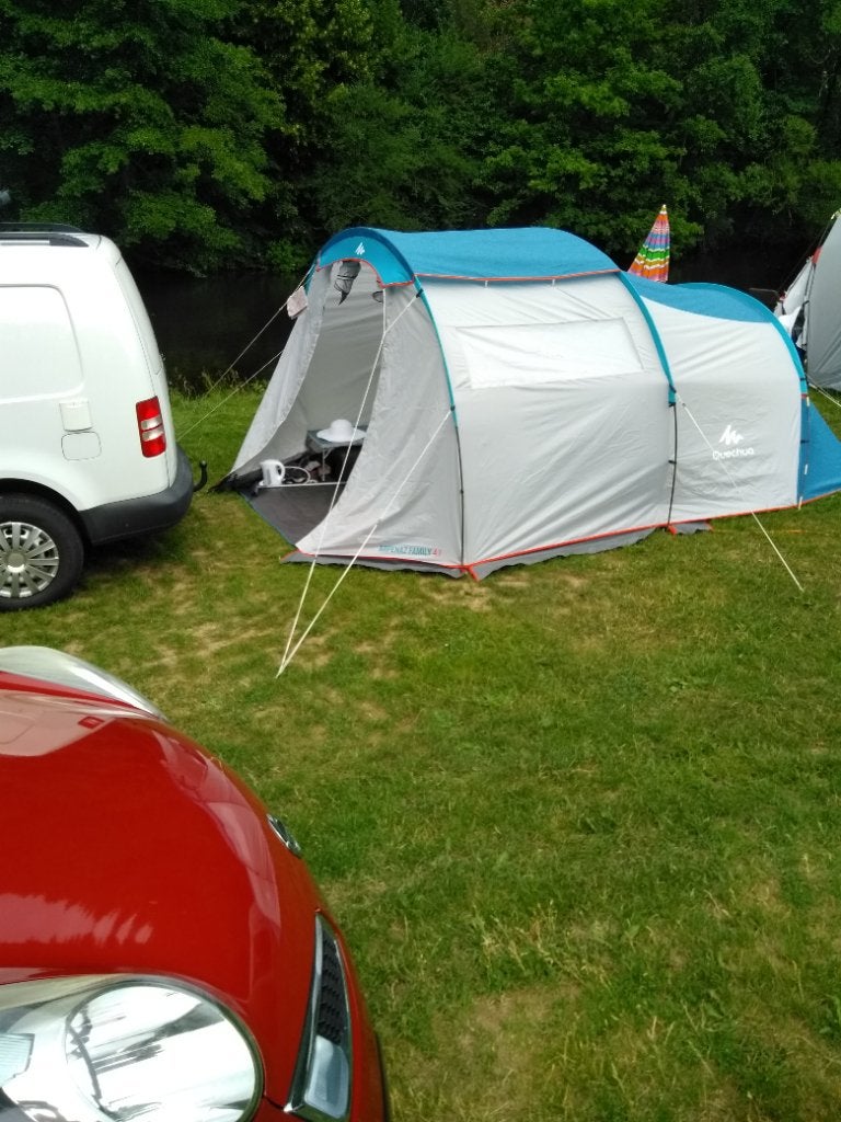 Mooie 4 persoons tent van Qechua, Caravans en Kamperen, Tenten, Ophalen, Zo goed als nieuw, Tot en met 4