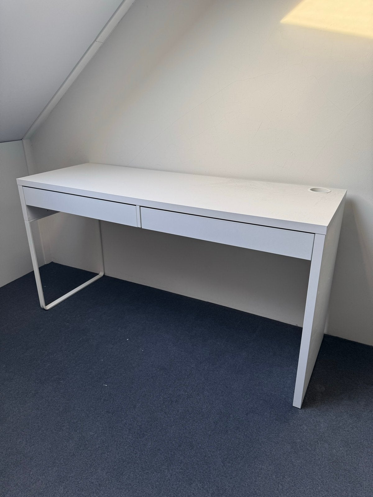 IKEA MICKE Bureau met lades en kabeldoorvoer, Huis en Inrichting, Bureaus, Ophalen, Gebruikt, Met lades, Spaanplaat of MDF