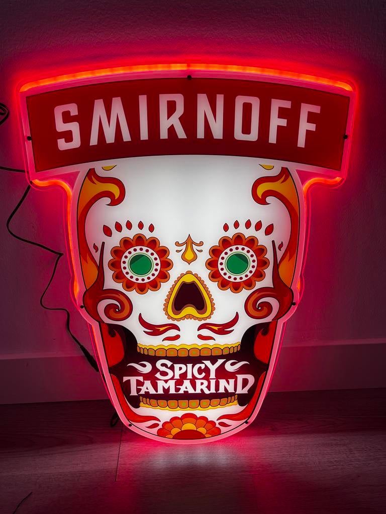 Smirnoff Spicy Tamarind lichtbak zeldzaam, Verzamelen, Ophalen of Verzenden, Gebruikt, Lichtbak of (neon) lamp