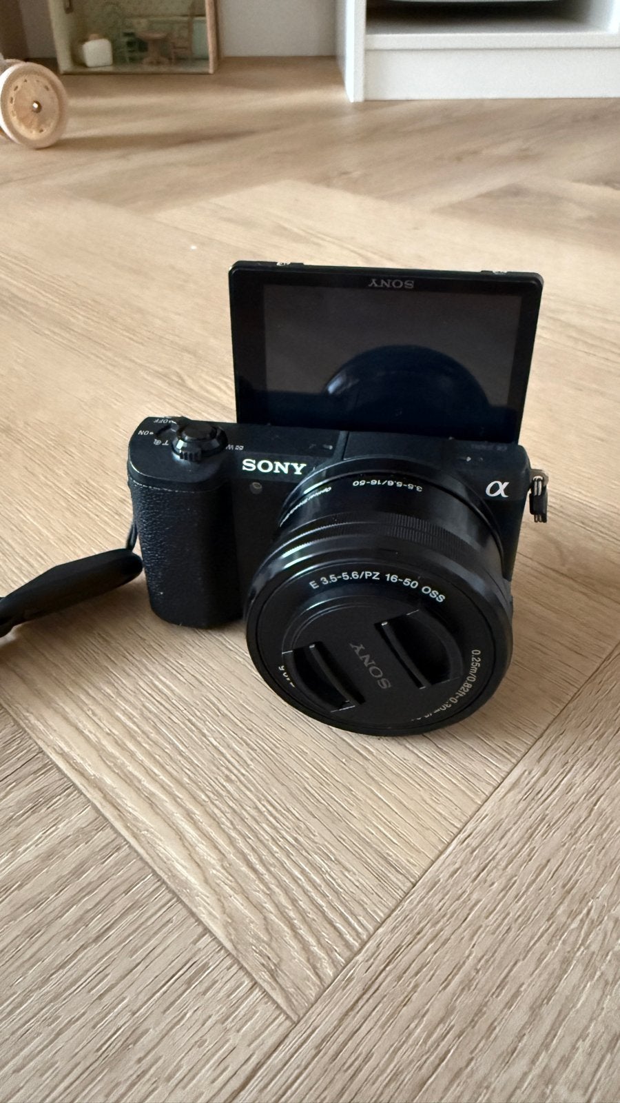 Sony A5100 + 16-50 mm, Audio, Tv en Foto, Fotocamera's Digitaal, Ophalen, Kantelbaar/draaibaar scherm, Zo goed als nieuw, Accu