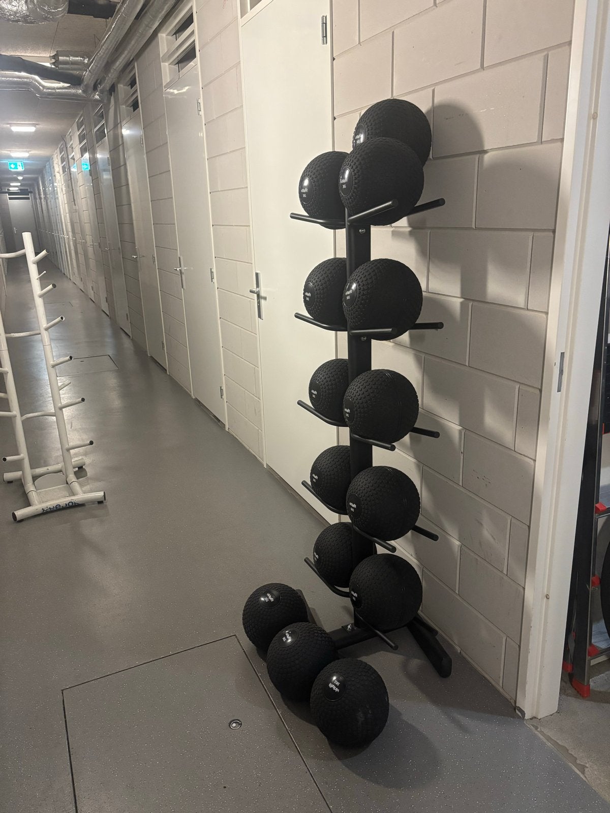 VirtuFit Medicijnbal Set met Rek - 3, 5, 7 KG, Ophalen, Zo goed als nieuw, Armen, Medicijnbal