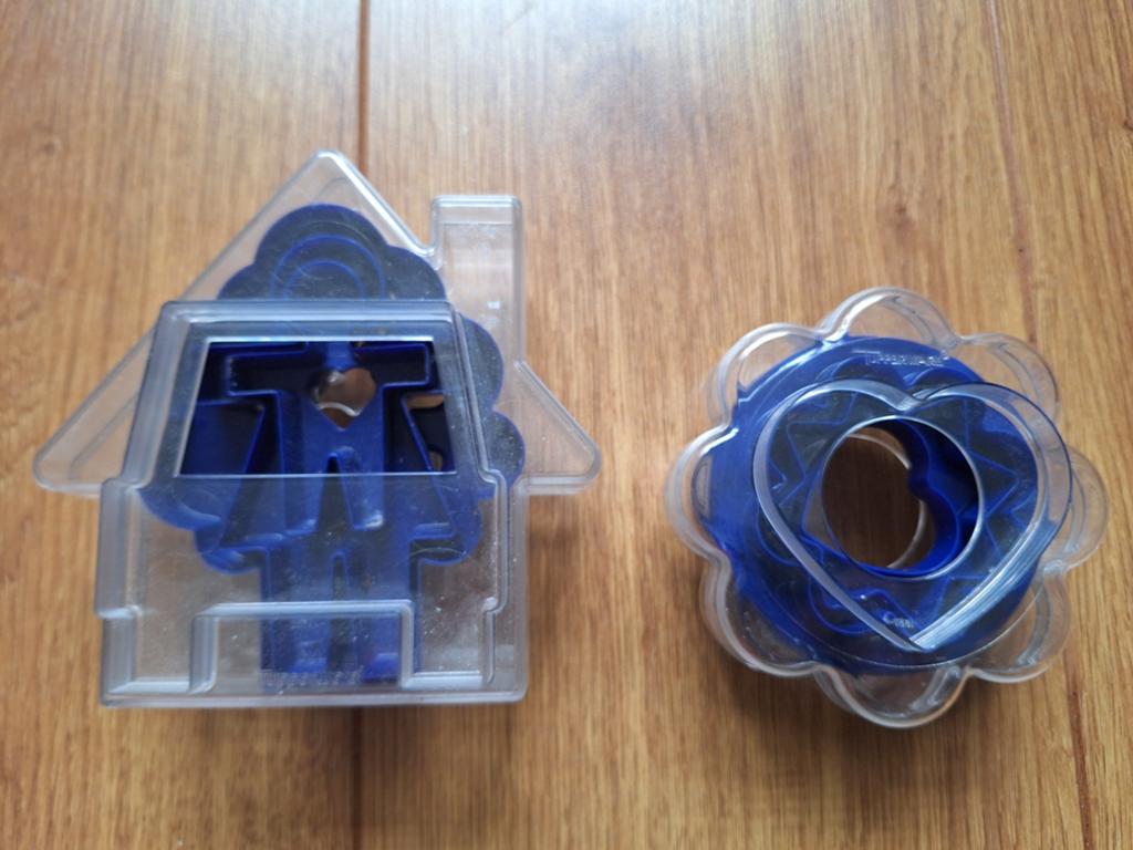 2x Tupperware uitsteekvormpjes - Zo goed als nieuw, Ophalen of Verzenden, Zo goed als nieuw, Blauw, Overige typen