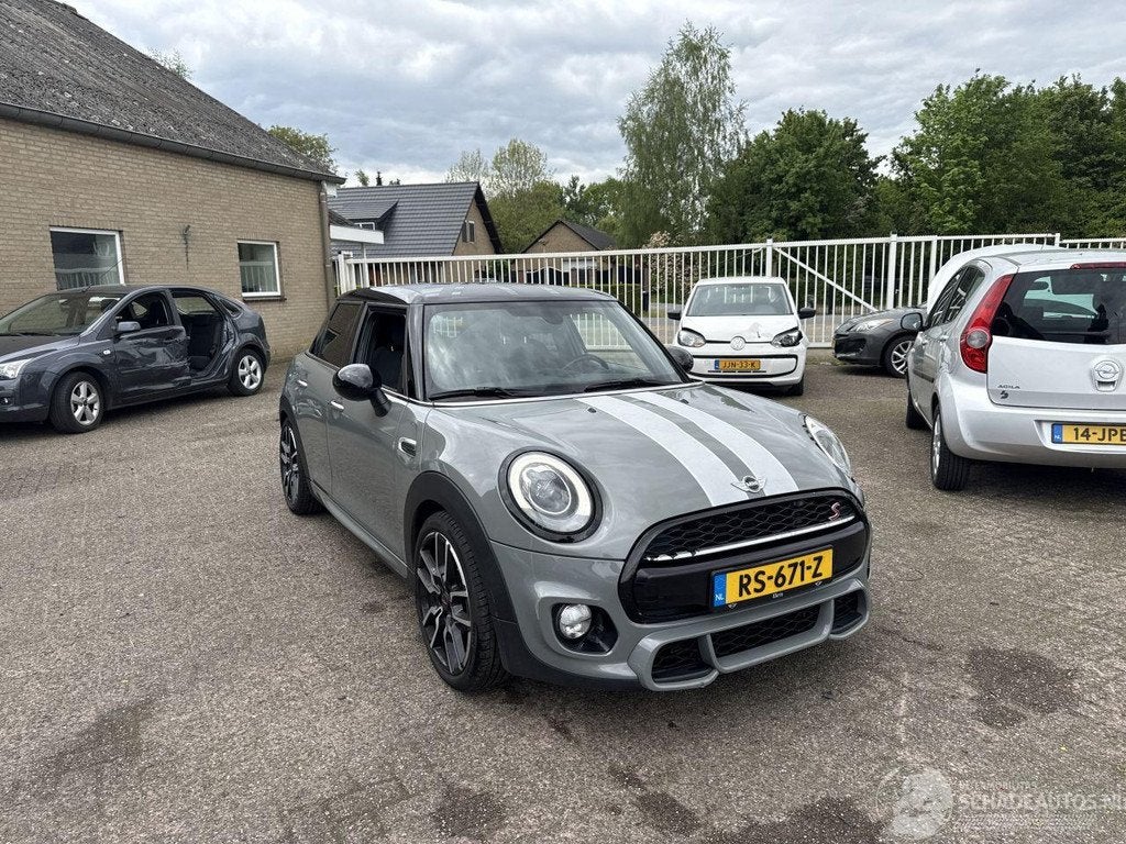 MINI Cooper 1.5 Cooper Chili Serious Business John Cooper Wo, Automaat, Petuelring 130 ,80809, München, Deutschland, Mini, Zilver of Grijs