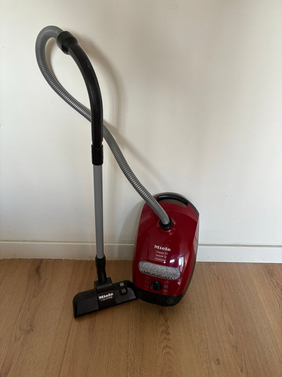 Miele Speelgoed Stofzuiger voor Kinderen - Rood, Ophalen, Gebruikt, Jongen of Meisje