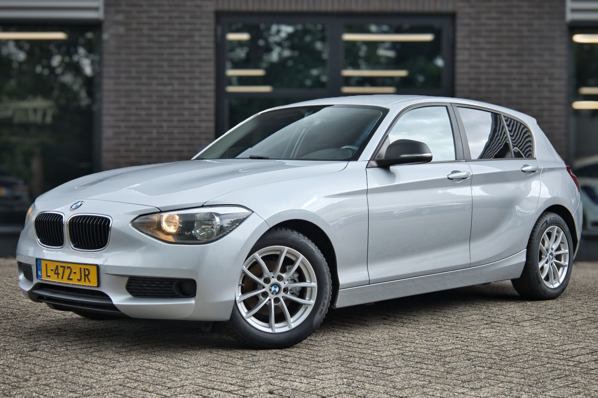 BMW 114i F20 EDE Business / Airco / Stoelvw / PDC / Deal!, 1-Serie, Euro 5, Gebruikt, Zwart