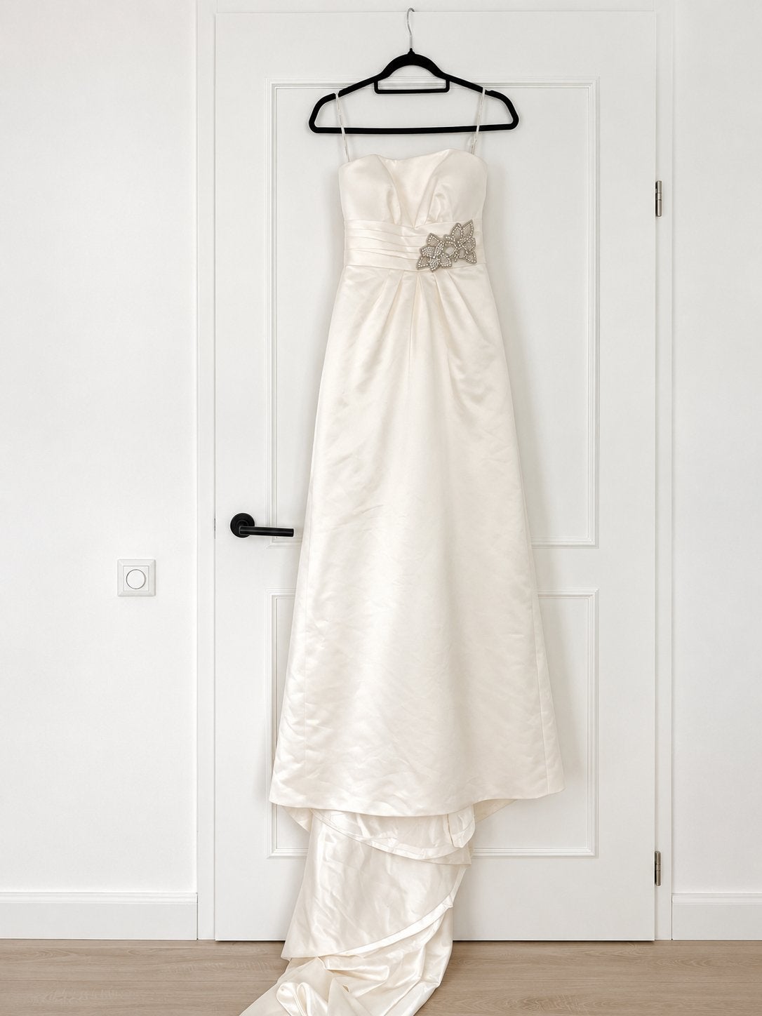 Pronovias Trouwjurk - Crèmekleurig met strass detail, Ophalen of Verzenden, Zo goed als nieuw, Overige kleuren, Trouwjurk