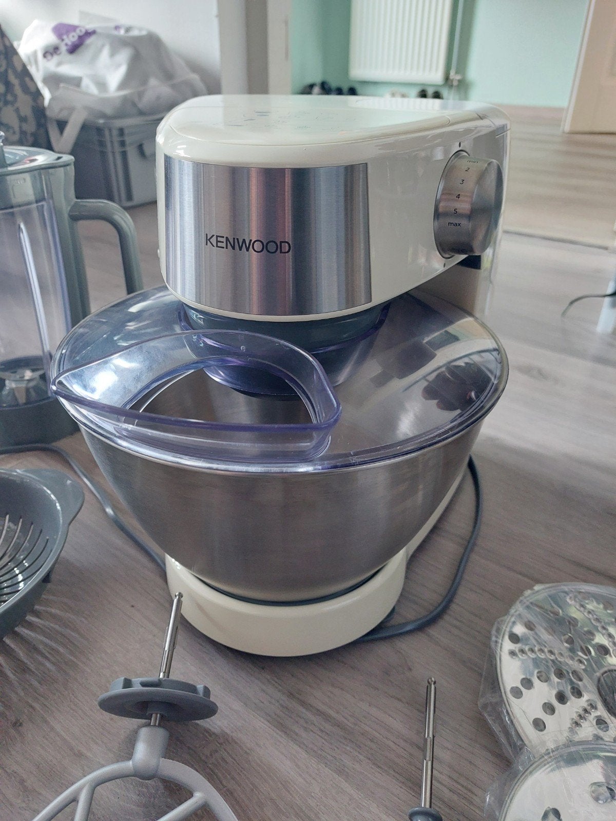 Kenwood KHC29A keukenmachine met veel accessoires, 2 tot 3 liter, Ophalen, Zo goed als nieuw, 3 snelheden of meer