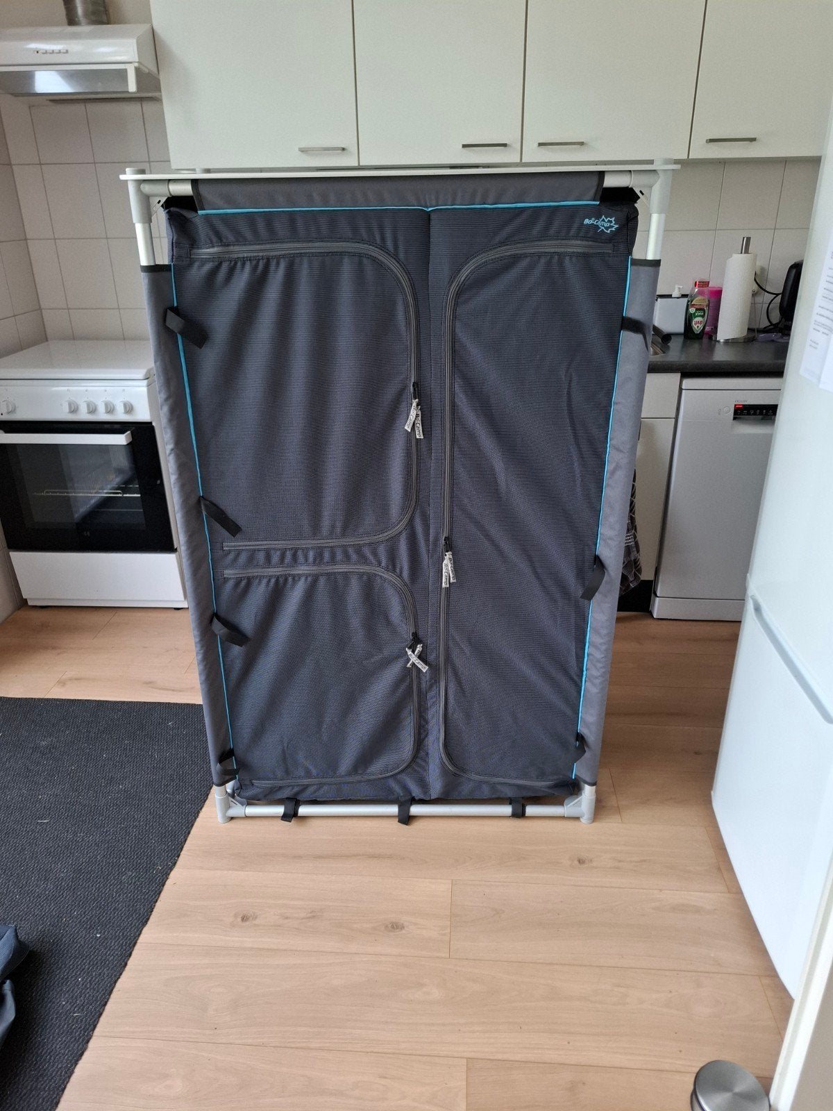 Bo-Camp Opvouwbare Campingkast - Ideaal voor Kamperen, Caravans en Kamperen, Kampeeraccessoires, Ophalen, Zo goed als nieuw