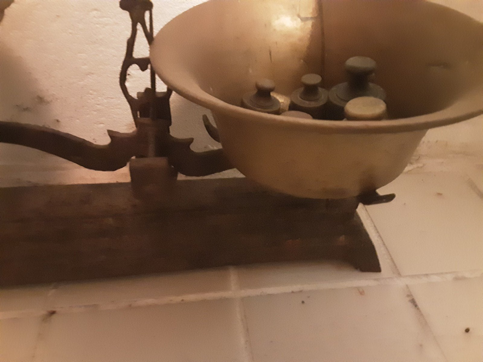 Antieke weegschaal met originele gewichten, Ophalen