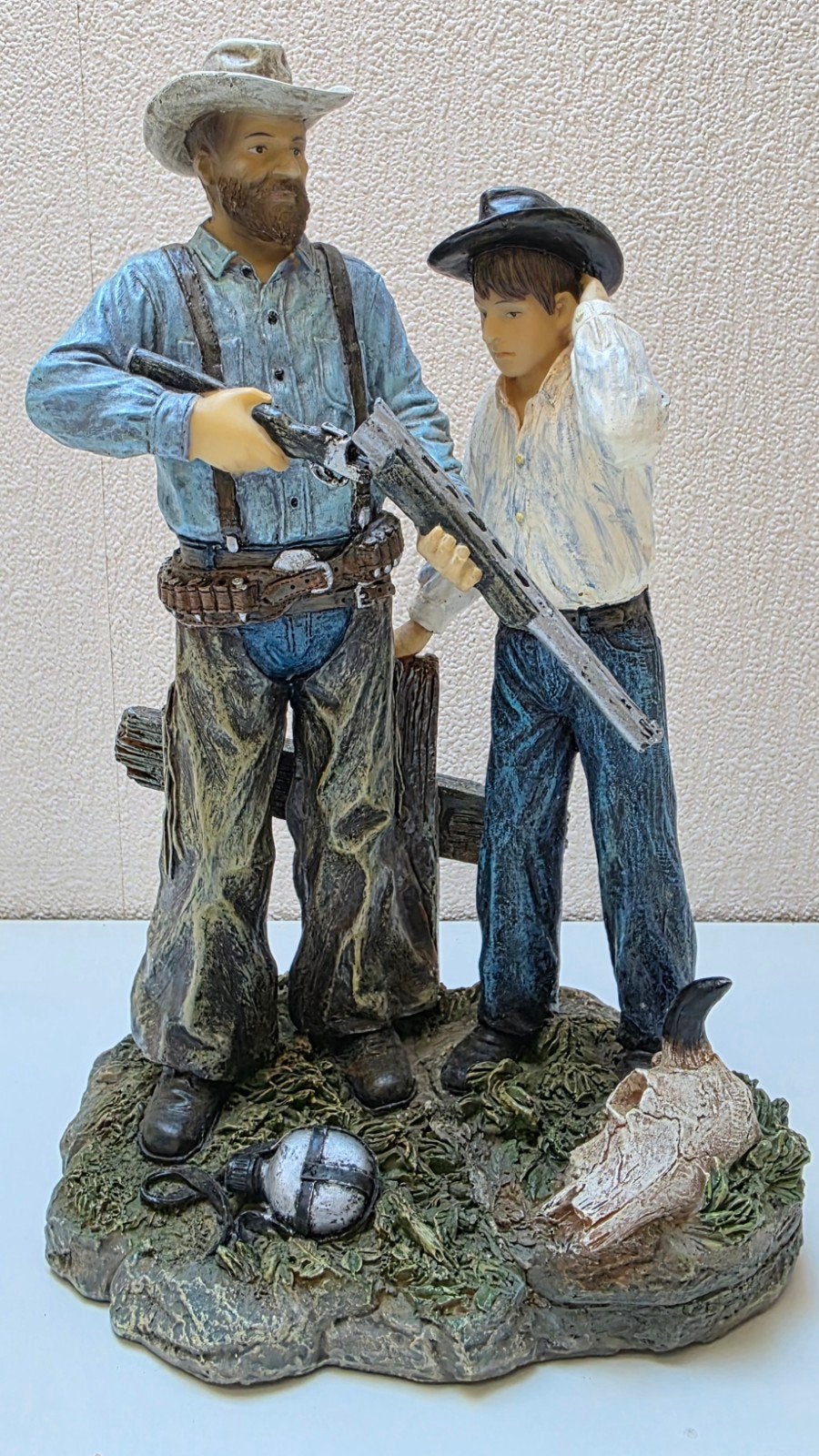 Vintage beeldje: Cowboy en jongen met geweer, Verzamelen, Ophalen of Verzenden, Zo goed als nieuw, Mens