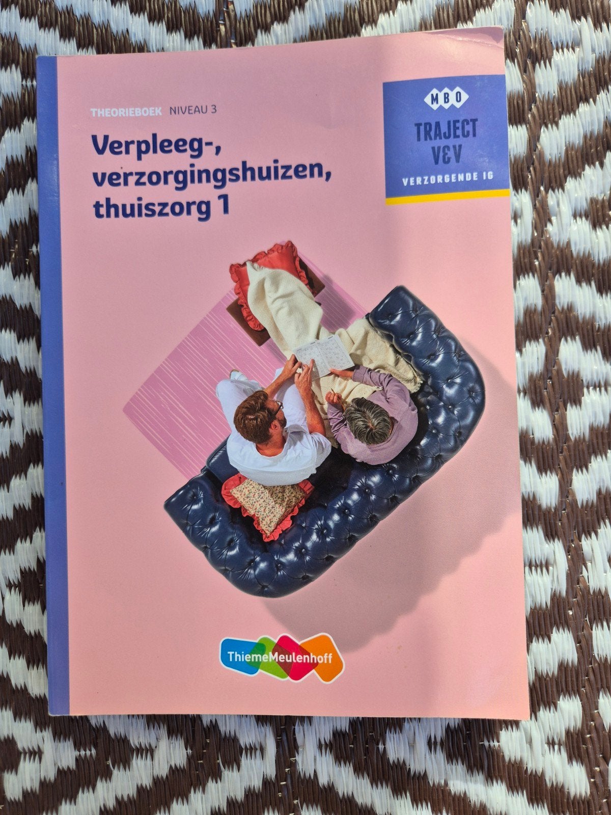 Verpleeg-, verzorgingshuizen, thuiszorg 1 MBO Traject V&V, Ophalen of Verzenden, Zo goed als nieuw, MBO, C.M. Broeders, D.A.M. Stocking, B. Hoogendijk-Palsma