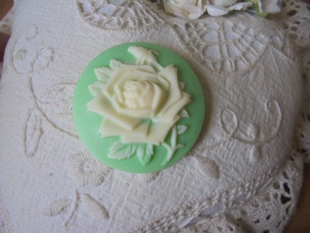Broche camee roos, Overige materialen, Minder dan 4 cm, Ophalen of Verzenden, Zo goed als nieuw