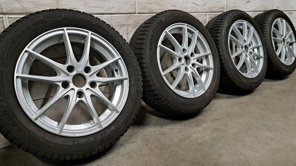Nieuwstaat! Velgen Corolla Verso Auris Avensis SX4 205/55/16, Auto-onderdelen, Banden en Velgen, Gebruikt, 16 inch, Banden en Velgen