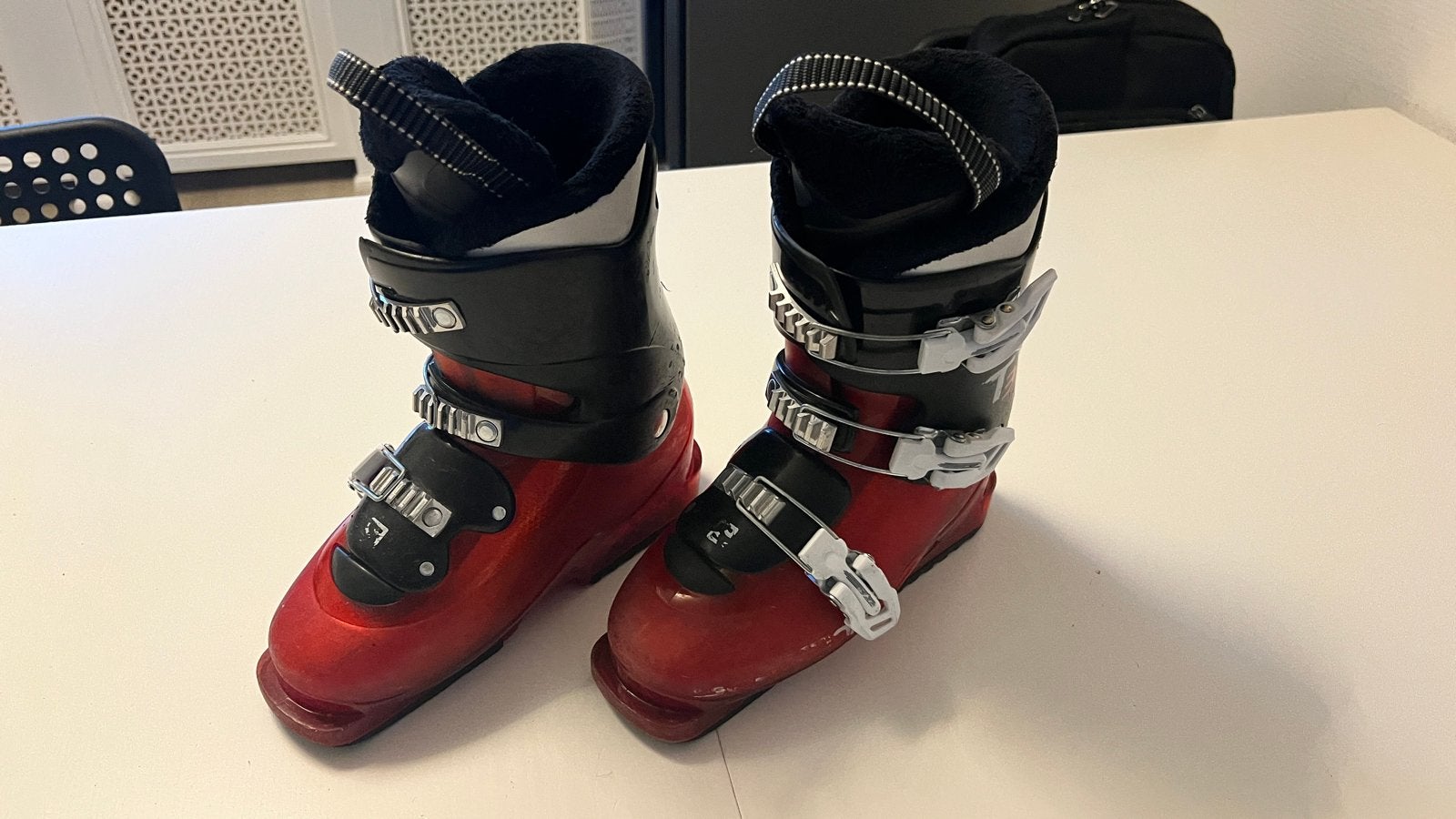 Salomon T3 Skischoenen - Rood/Zwart - Maat 35/36, Sport en Fitness, Gebruikt, Schoenen, Skiën, Salomon