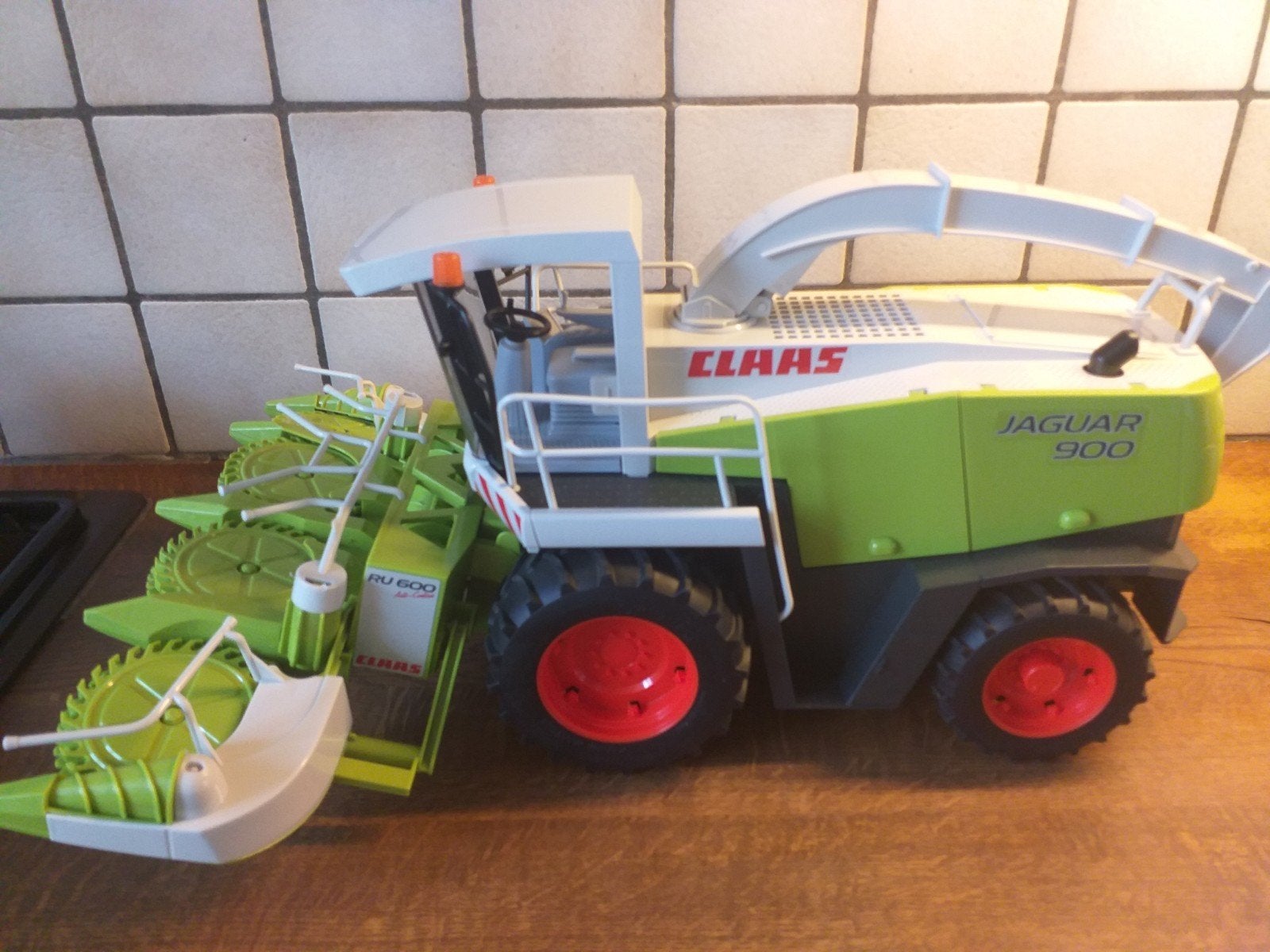CLAAS JAGUAR 900 MAISHAKSELAAR. 1: 16., Kinderen en Baby's, Ophalen of Verzenden, Zo goed als nieuw