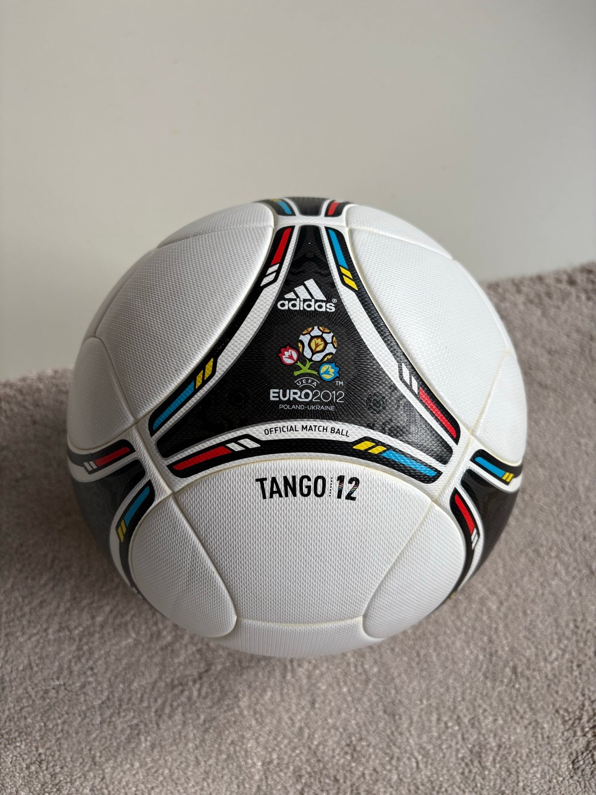 Adidas Tango 12 Official Match Ball Euro 2012, Ophalen of Verzenden, Zo goed als nieuw, Bal