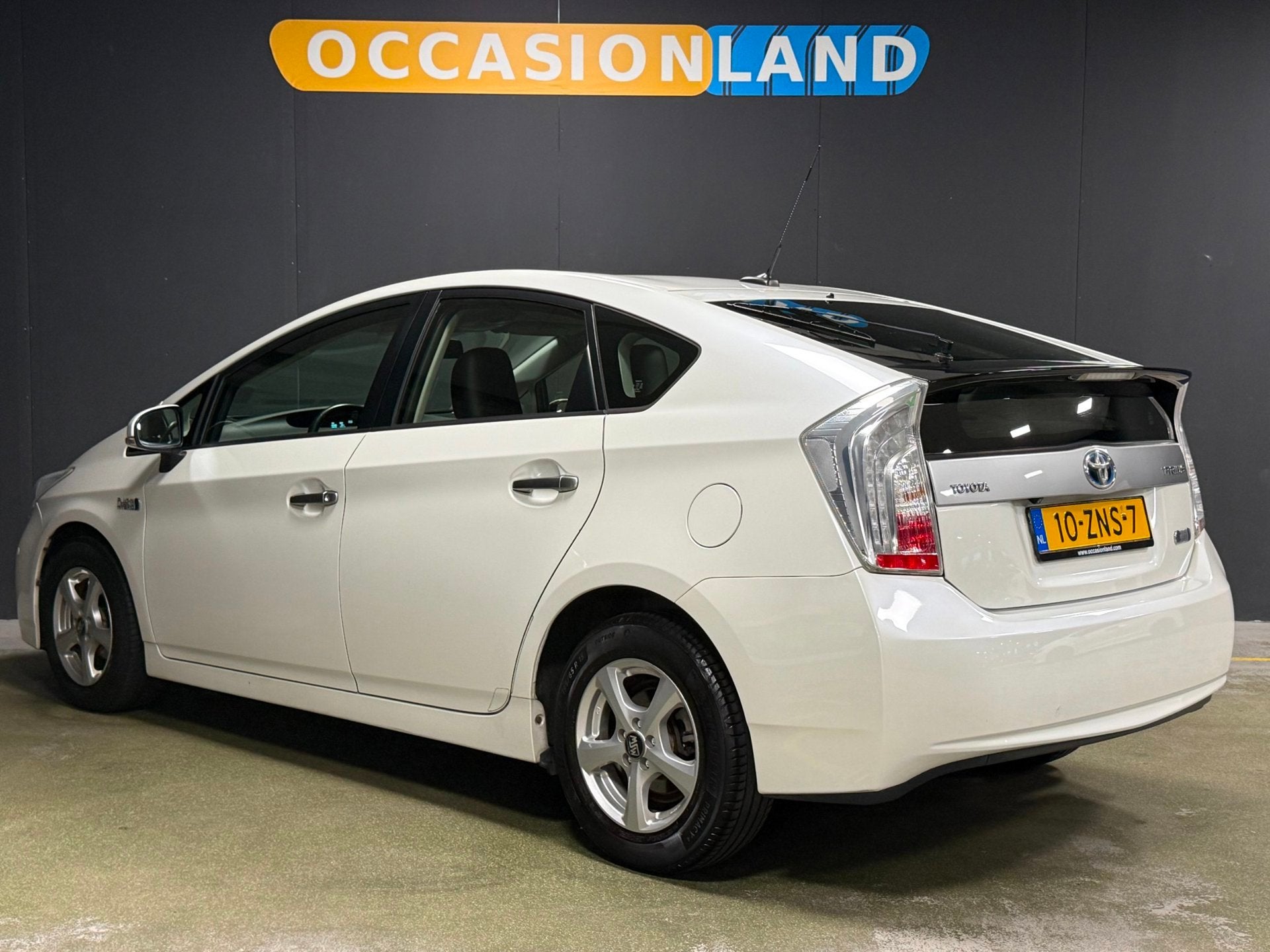 Toyota Prius 1.8 Plug-in Executive Business|JBL|CAMERA|HUD|S, Auto's, Euro 5, Gebruikt, Zwart, Wit