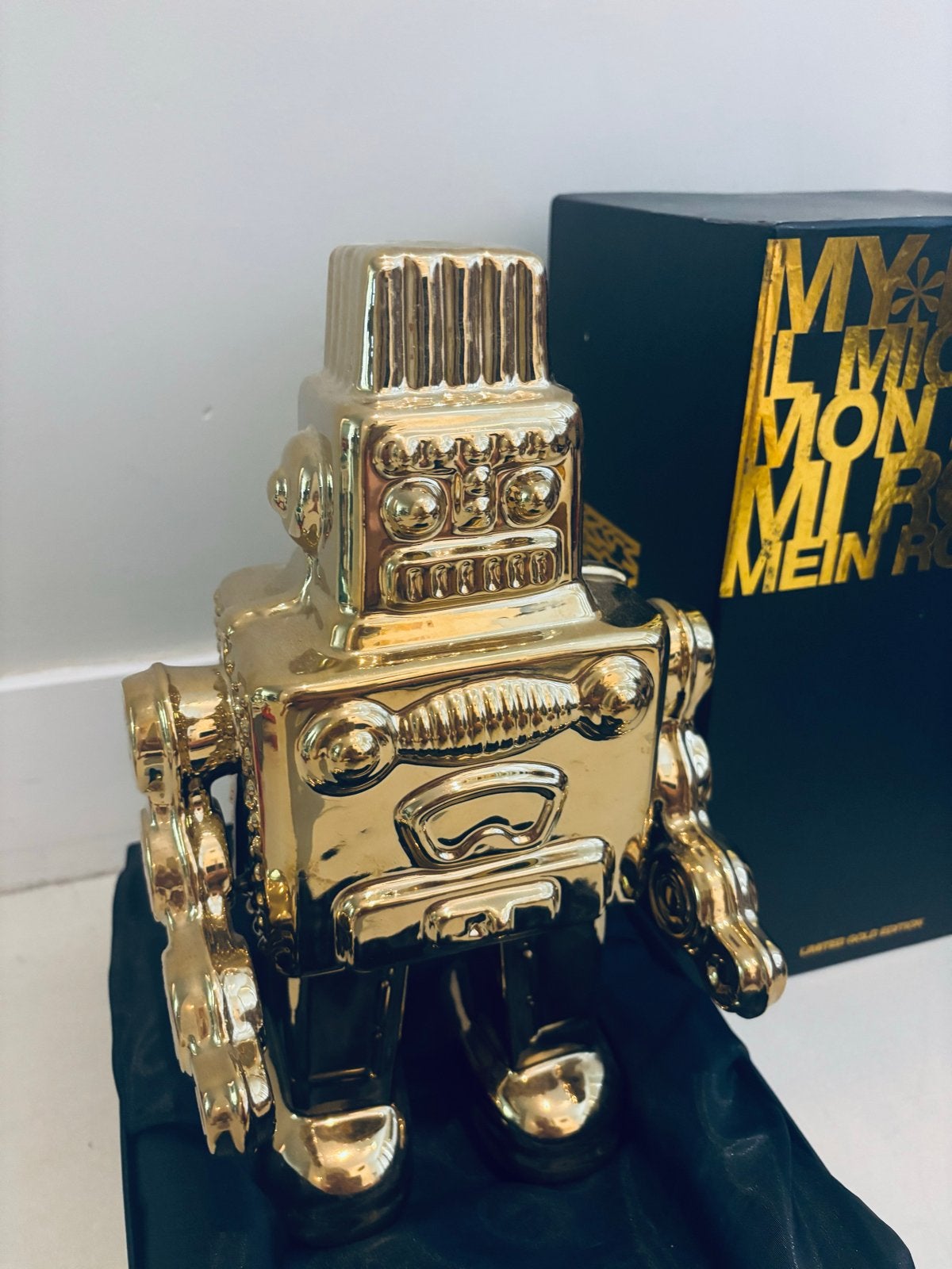 Seletti robot in Goud, keramiek, in originele doos, Antiek en Kunst, Kunst | Designobjecten, Ophalen of Verzenden, Pop/figuur