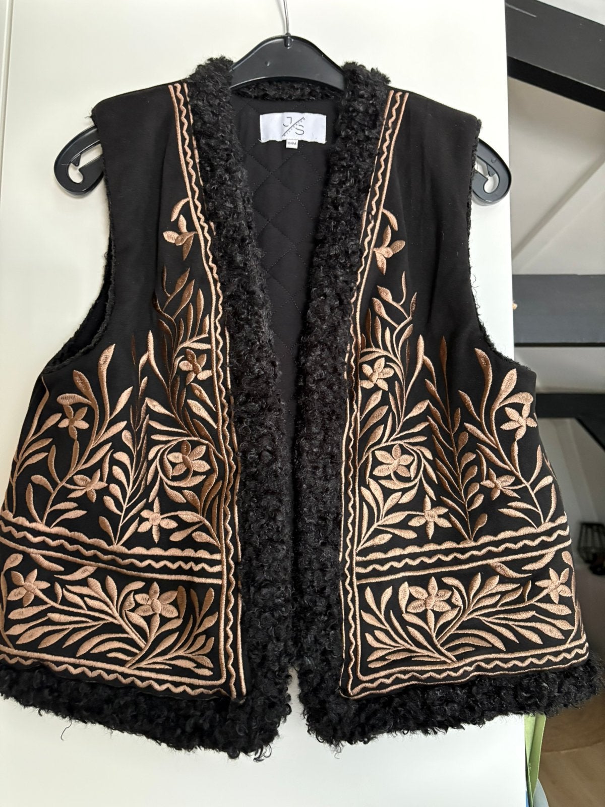 Gilet met borduursel maat S/M, Ophalen of Verzenden, Zo goed als nieuw, Maat 38/40 (M), Zwart