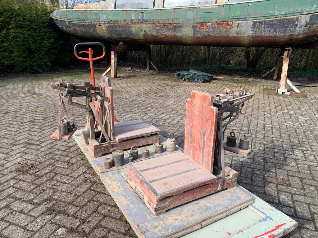 2x Antieke Bascule Weegschalen met Gewichten - 100 kg, Ophalen, Gebruikt, Vloerweegschaal, 100 tot 200 kg