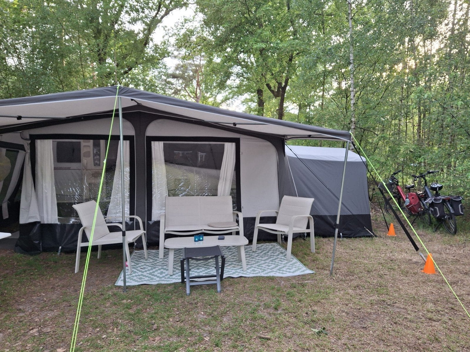 Foto 4 van Voortent,luifel en uitbouw Polaris 300. Omloop 13(950-975).