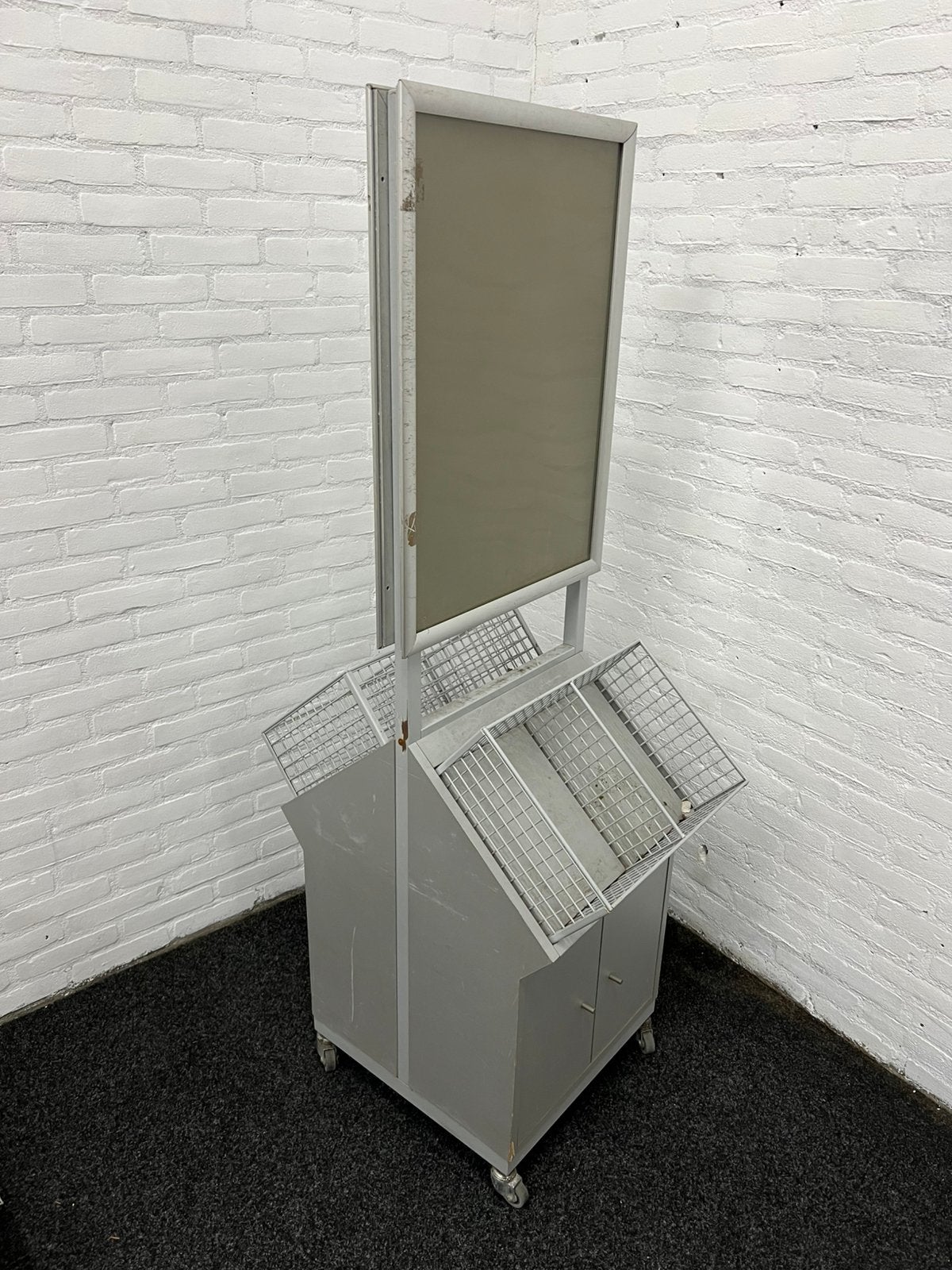 Te Koop : Reclame Bord Display Verkoopstand op Wielen, Ophalen, Gebruikt, Reclamebord