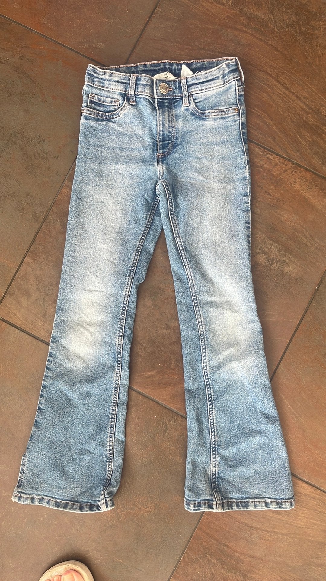 H&m flared spijkerbroek maat 122, Ophalen of Verzenden, Zo goed als nieuw, Meisje, Broek